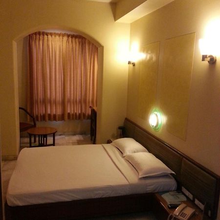 Hotel Ashray International, Sion - Near Bkc Bombay Exterior foto